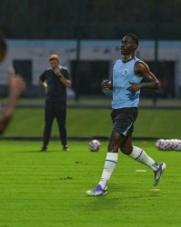 记者：阿苏埃未回非洲参加国家队比赛，申花将组织集体观影