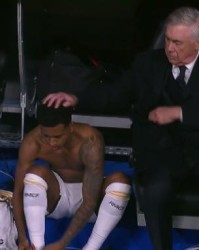 真会说！安帅自我调侃：半场时应该把教练换下去